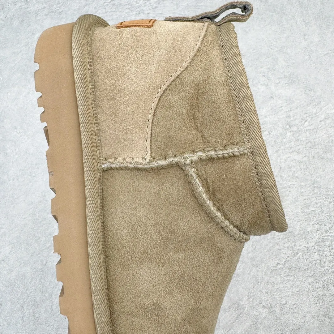Pick up locally 💰520 UGG 6109 Zhou Dongyu Mini short boots, autumn and winter sheep fur integrated snow boots. All shoes are made from the same factory as ZP. Longfeng A-grade Australian imported sheep fur integrated men's and women's boots. Brand OEM production line. Fully follow the ZP process. OEM original pattern maker. Adhering to the principle of no original shoes and no development selection. Pay attention to every detail. The most authentic version on the market. TREADLITE "light wing" technology outsole. Lightweight/durable/flexible/pile type 35 36 37 38 39 40 41 42 43 44 45 Coding: by2936060